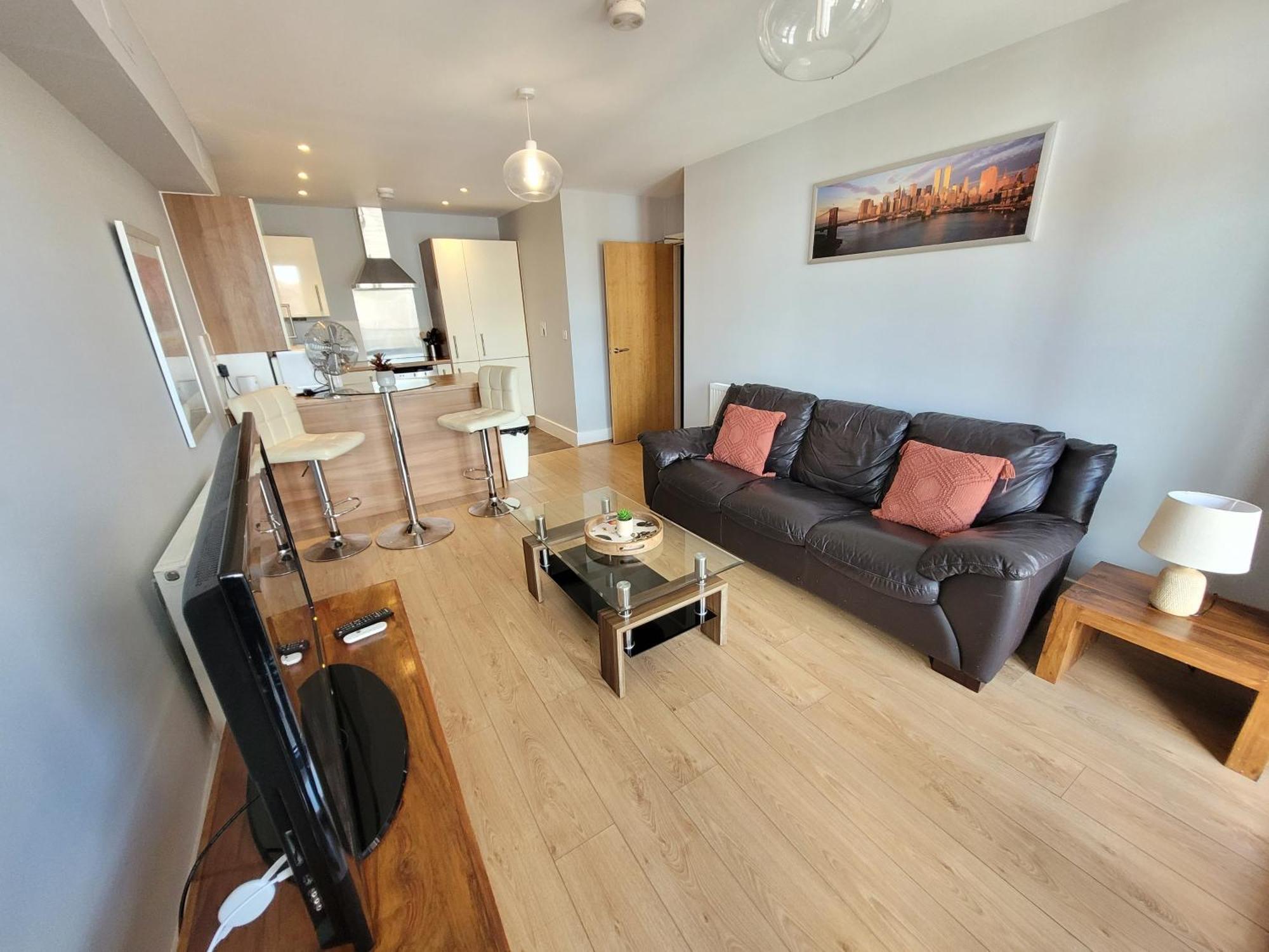 Lesley Court- A Lovely Spacious 2 Bedroom Apartment By Catchpole Stays Chelmsford Exterior photo