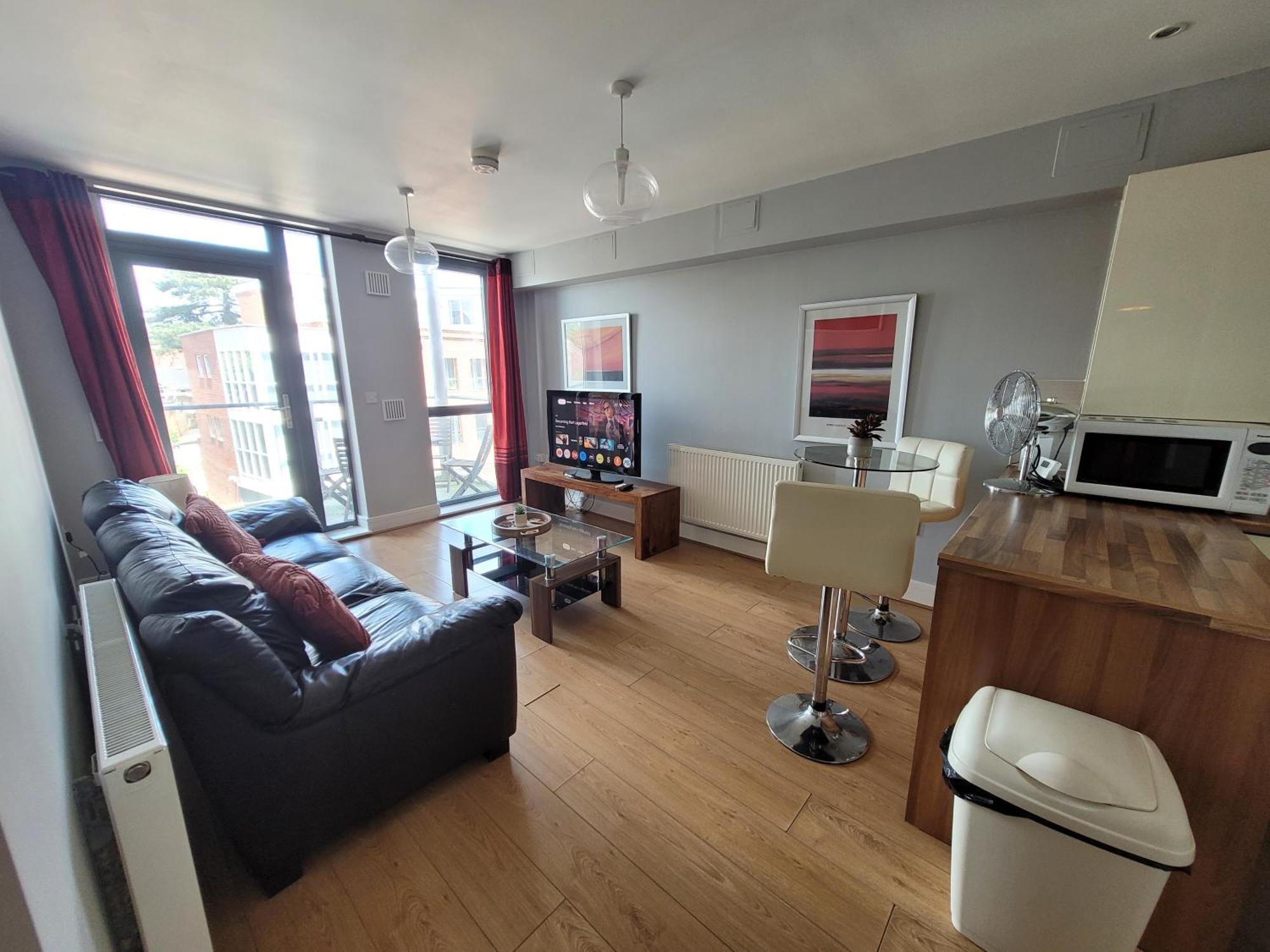 Lesley Court- A Lovely Spacious 2 Bedroom Apartment By Catchpole Stays Chelmsford Exterior photo