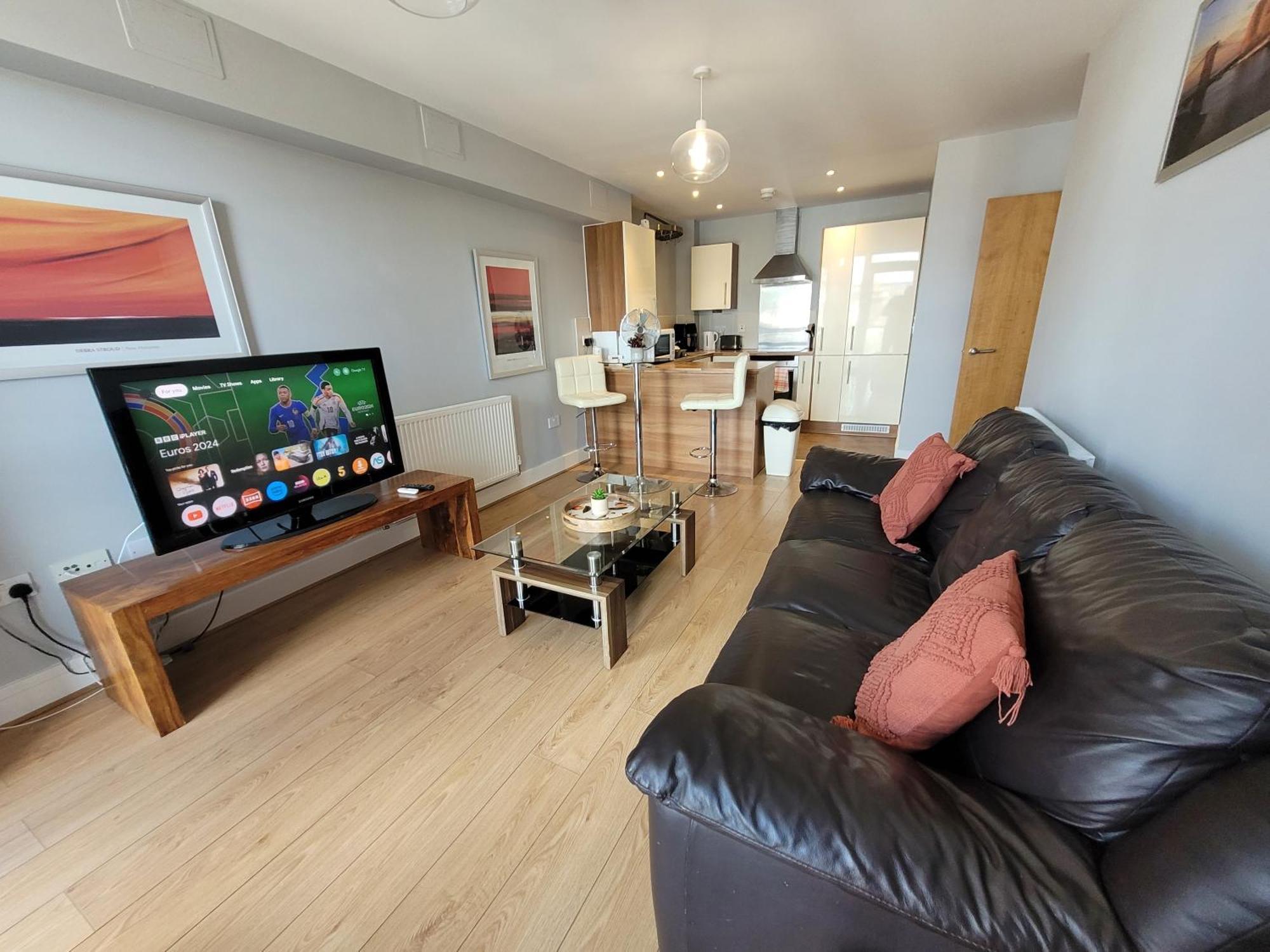 Lesley Court- A Lovely Spacious 2 Bedroom Apartment By Catchpole Stays Chelmsford Exterior photo